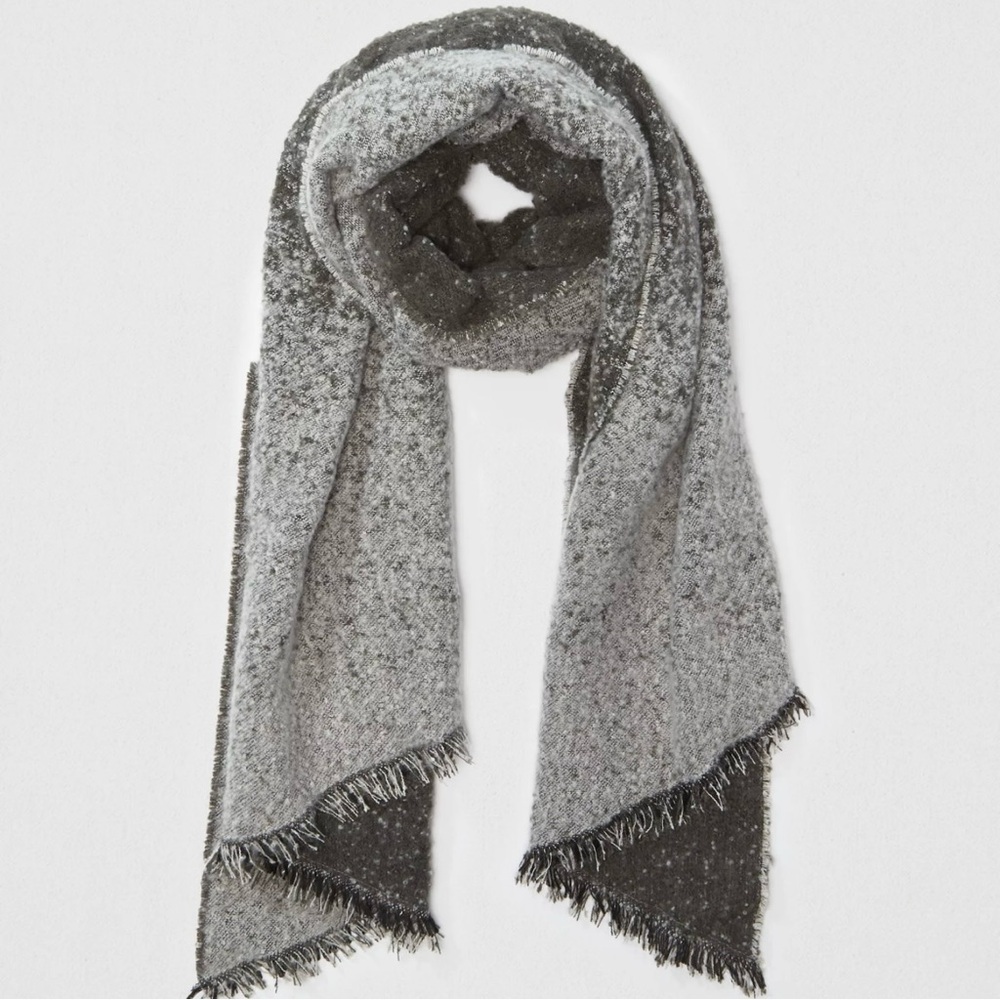 NWT AE Cozy Ombre Scarf